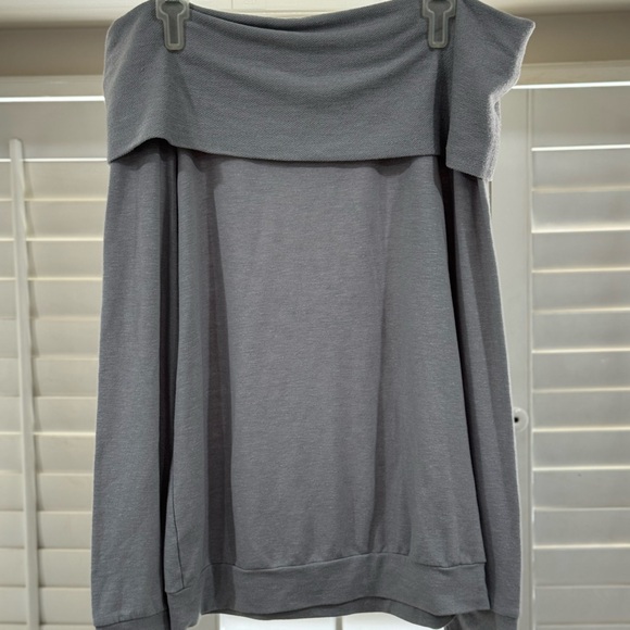 Splendid Off-Shoulder Top - Picture 2 of 7